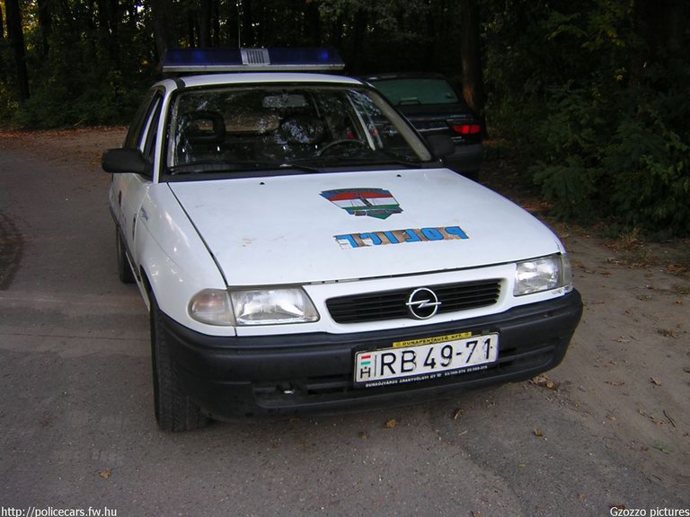 Opel Astra, fotó: Gzozzo pictures
Keywords: rendőrség rendőr rendőrautó magyar Magyarország RB49-71 police policecar hungarian Hungary