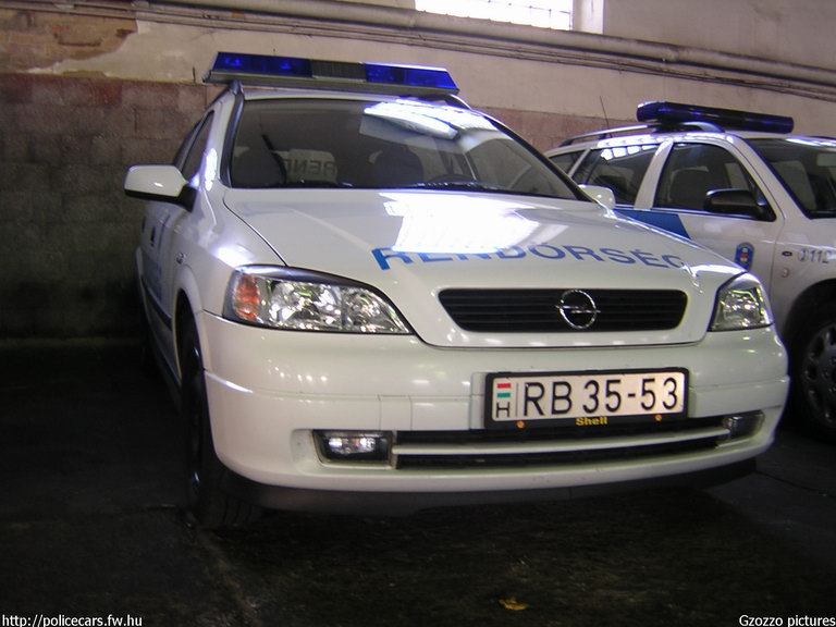 Opel Astra, fotó: Gzozzo pictures
Keywords: rendőrség rendőr rendőrautó magyar Magyarország RB35-53 police policecar hungarian Hungary