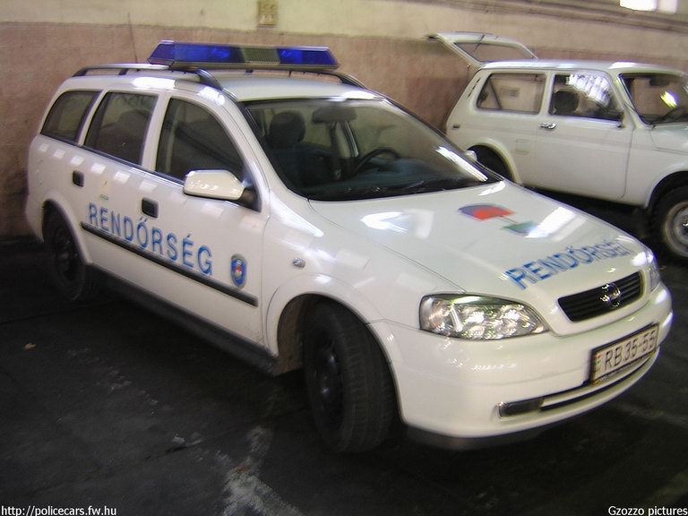 Opel Astra, fotó: Gzozzo pictures
Keywords: rendőrség rendőr rendőrautó magyar Magyarország RB35-55 police policecar hungarian Hungary
