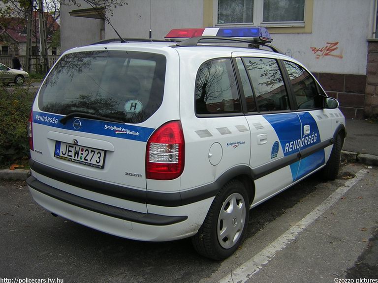 Opel Zafira, fotó: Gzozzo pictures

Keywords: rendőrség rendőr rendőrautó magyar Magyarország JEW-273 police policecar hungarian Hungary