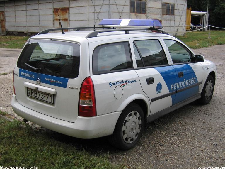 Opel Astra, fotó: www.cops.hu
Keywords: rendőrség rendőr rendőrautó magyar Magyarország RB73-71 police policecar hungarian Hungary