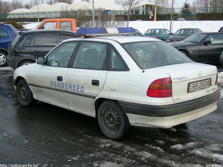 Opel Astra, fotó: atiswrc
Keywords: rendőrség rendőr rendőrautó magyar Magyarország RB26-38 police policecar hungarian Hungary