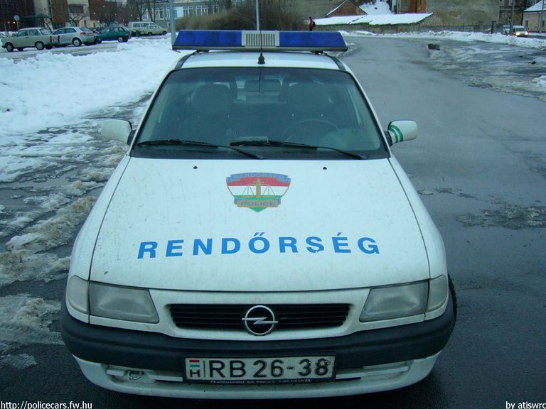 Opel Astra, fotó: atiswrc
Keywords: rendőrség rendőr rendőrautó magyar Magyarország RB26-38 police policecar hungarian Hungary