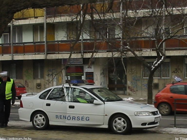 Opel Vectra, fotó: TSiga
Keywords: rendőrség rendőr rendőrautó magyar Magyarország police policecar hungarian Hungary RB51-78