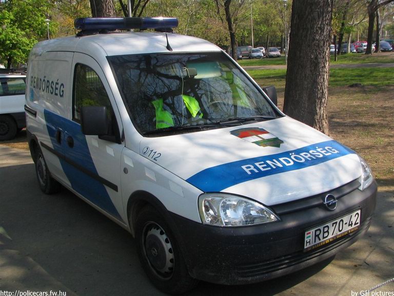 Opel Combo, fotó: Gál András
Keywords: rendőrség rendőr rendőrautó magyar Magyarország RB70-42 police policecar hungarian Hungary