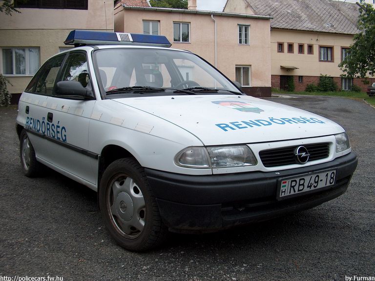 Opel Astra, fotó: Furman
Keywords: rendőrség rendőr rendőrautó magyar Magyarország RB49-18 police policecar hungarian Hungary