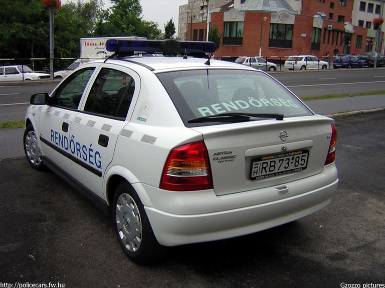 Opel Astra, fotó: Gzozzo pictures
Keywords: rendőrség rendőr rendőrautó magyar Magyarország RB73-85 police policecar hungarian Hungary