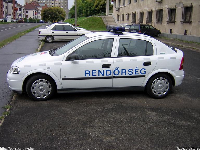 Opel Astra, fotó: Gzozzo pictures
Keywords: rendőrség rendőr rendőrautó magyar Magyarország RB73-85 police policecar hungarian Hungary