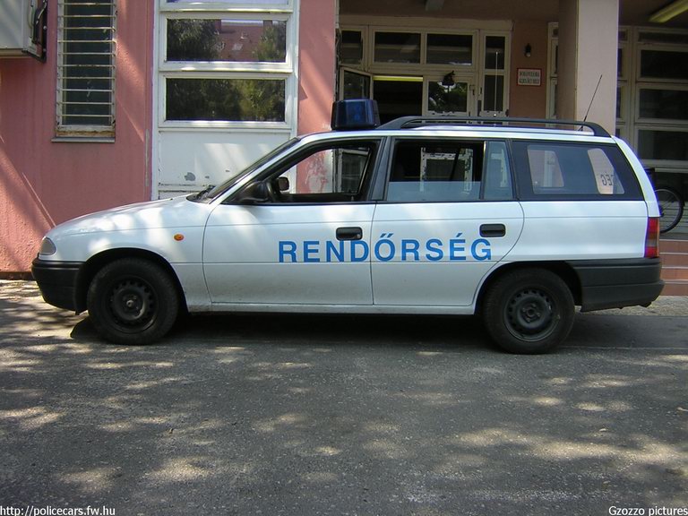 Opel Astra, fotó: Gzozzo pictures
Keywords: rendőrség rendőr rendőrautó magyar Magyarország RB53-15 police policecar hungarian Hungary