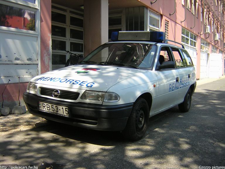 Opel Astra, fotó: Gzozzo pictures
Keywords: rendőrség rendőr rendőrautó magyar Magyarország RB53-15 police policecar hungarian Hungary