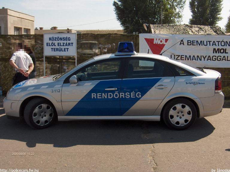 Opel Vectra, fotó: Jánoska
Keywords: rendőrség rendőr rendőrautó magyar Magyarország RB74-25 police policecar hungarian Hungary