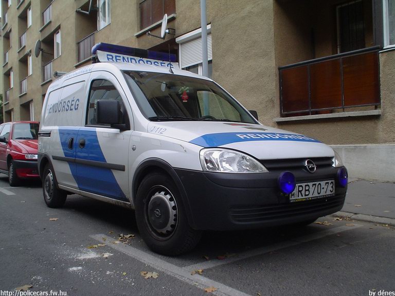 Opel Combo, fotó: dénes
Keywords: rendőrség rendőr rendőrautó magyar Magyarország RB70-73 police policecar hungarian Hungary