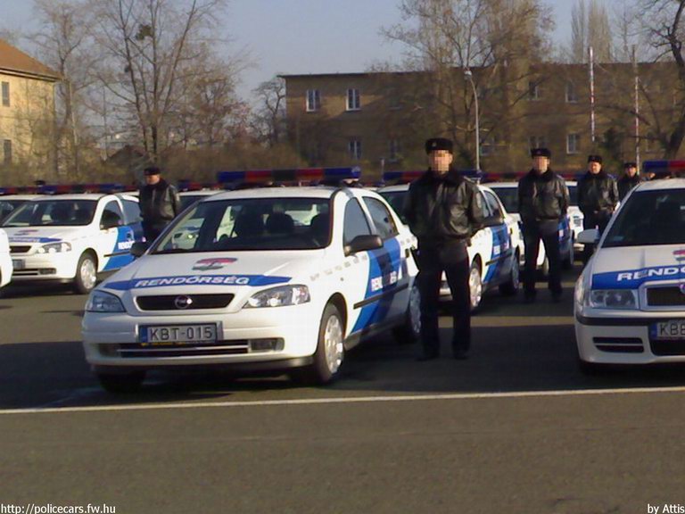 Opel Astra, fotó: Attis
Keywords: rendőrség rendőr rendőrautó magyar Magyarország KBT-015 police policecar hungarian Hungary