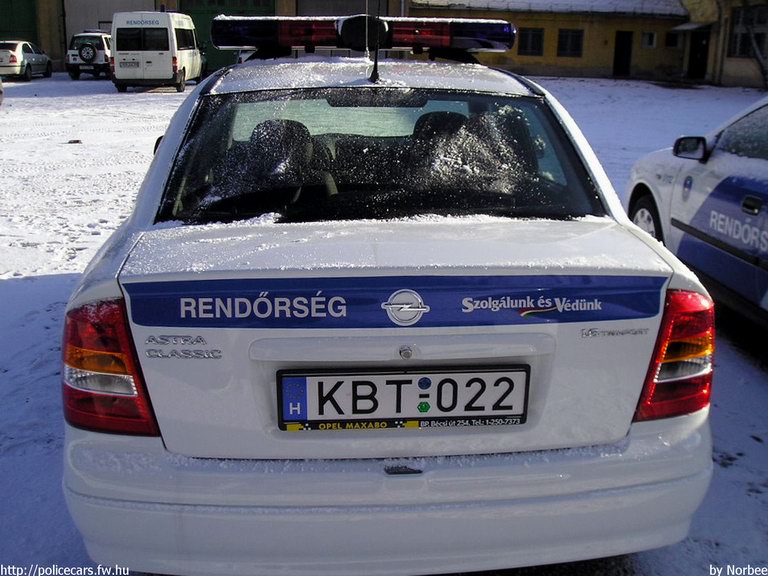 Opel Astra, fotó: Norbee
Keywords: rendőrség rendőr rendőrautó magyar Magyarország KBT-022 police policecar hungarian Hungary