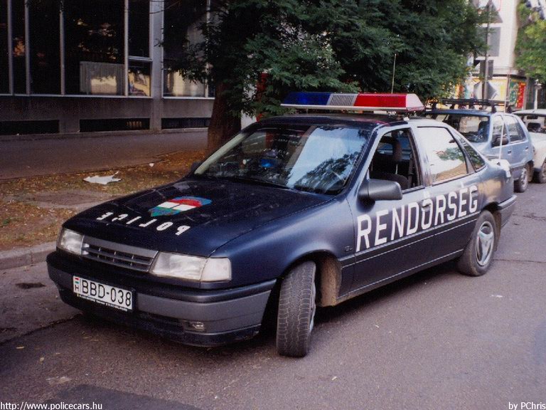 Opel Vectra, fotó: PChris
Keywords: rendőrség rendőr rendőrautó magyar Magyarország BBD-038 police policecar hungarian Hungary