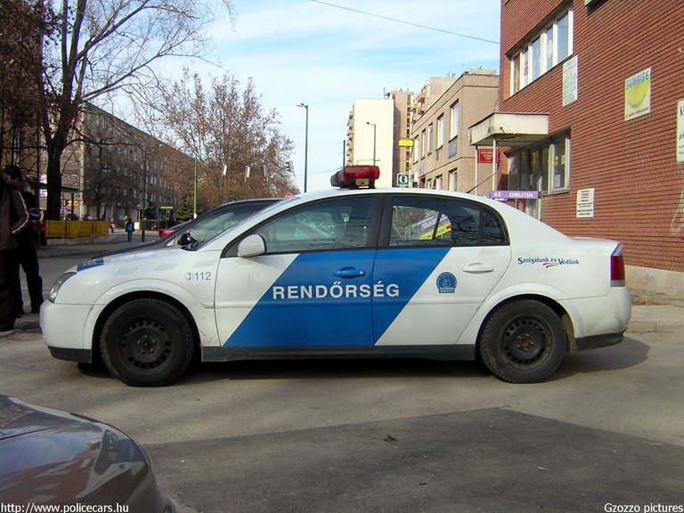 Opel Vectra, fotó: Gzozzo pictures
Keywords: rendőrség rendőr rendőrautó magyar Magyarország RB69-81 police policecar hungarian Hungary