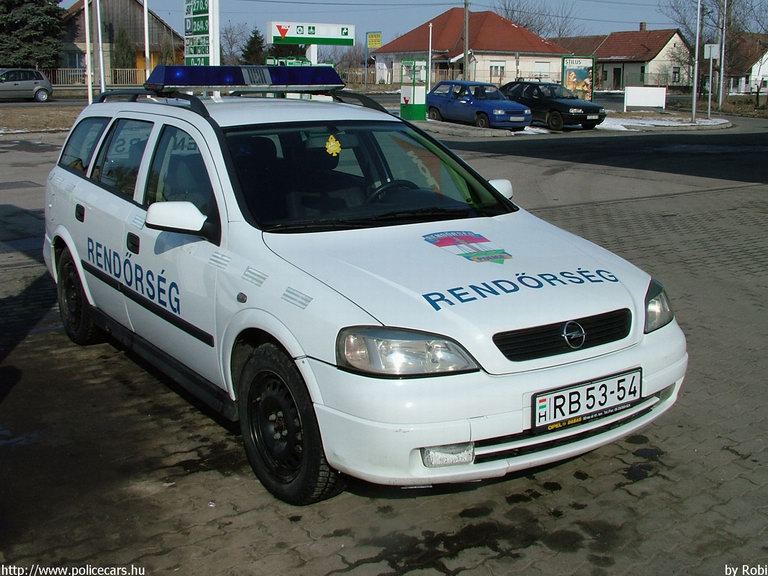 Opel Astra, fotó: Robi
Keywords: rendőrség rendőr rendőrautó magyar Magyarország RB53-54 police policecar hungarian Hungary