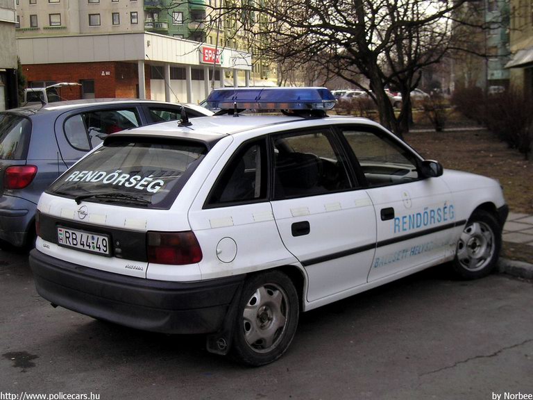 Opel Astra, fotó: Norbee
Keywords: rendőrség rendőr rendőrautó magyar Magyarország RB44-49 police policecar hungarian Hungary
