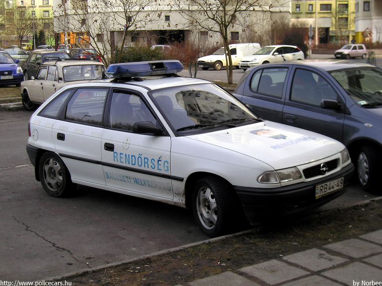 Opel Astra, fotó: Norbee
Keywords: rendőrség rendőr rendőrautó magyar Magyarország RB44-49 police policecar hungarian Hungary