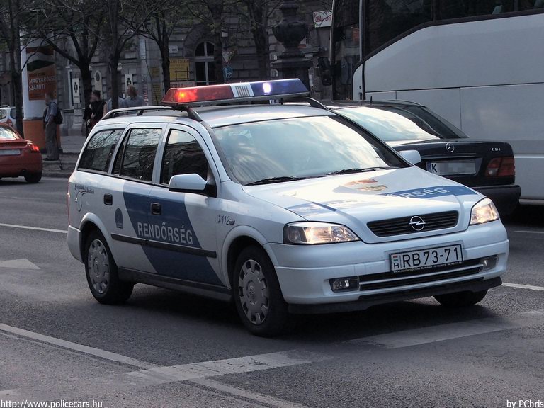 Opel Astra, fotó: PChris
Keywords: rendőrség rendőr rendőrautó magyar Magyarország RB73-71 police policecar hungarian Hungary