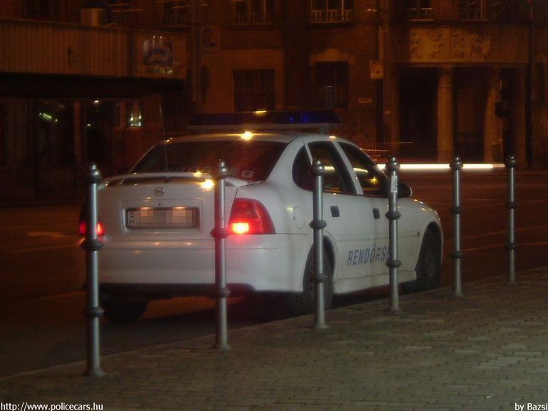 Opel Vectra, fotó: Bazsi
Keywords: rendőrség rendőr rendőrautó magyar Magyarország police policecar hungarian Hungary