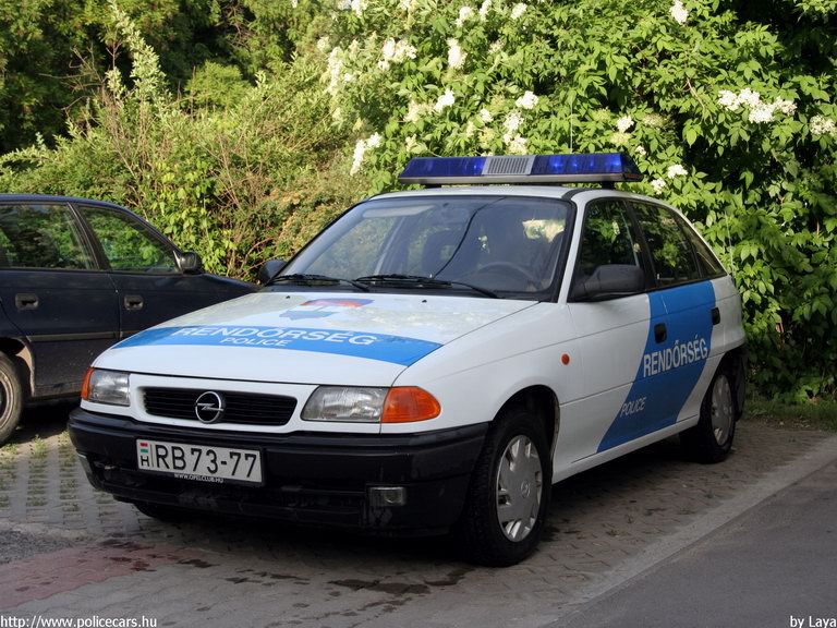 Opel Astra, fotó: Laya
Keywords: rendőrség rendőr rendőrautó magyar Magyarország RB73-77 police policecar hungarian Hungary