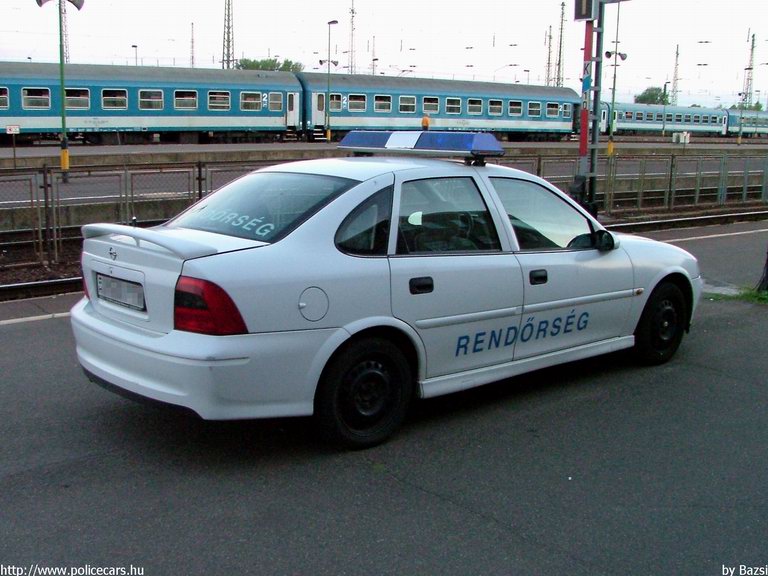 Opel Vectra, fotó: Bazsi
Keywords: rendőrség rendőr rendőrautó magyar Magyarország police policecar hungarian Hungary