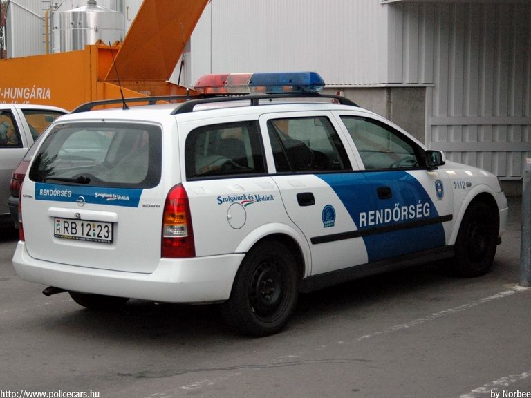 Opel Astra, fotó: Norbee
Keywords: rendőrség rendőr rendőrautó magyar Magyarország RB12-23 police policecar hungarian Hungary