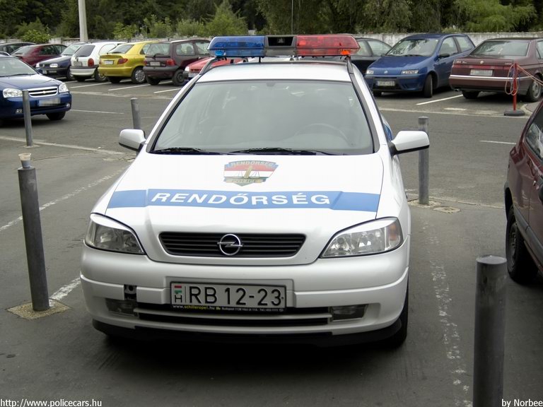 Opel Astra, fotó: Norbee
Keywords: rendőrség rendőr rendőrautó magyar Magyarország RB12-23 police policecar hungarian Hungary
