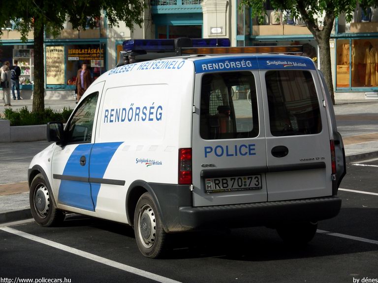 Opel Combo, fotó: dénes
Keywords: rendőrség rendőr rendőrautó magyar Magyarország RB70-73 police policecar hungarian Hungary