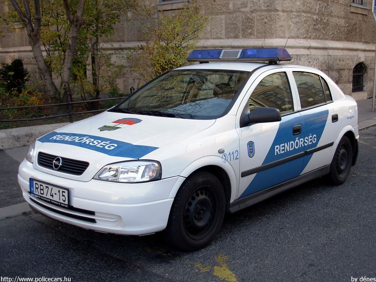 Opel Astra, fotó: dénes
Keywords: rendőrség rendőr rendőrautó magyar Magyarország RB74-15 police policecar hungarian Hungary