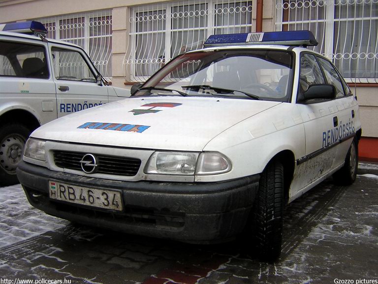 Opel Astra, fotó: Gzozzo pictures
Keywords: rendőrség rendőr rendőrautó magyar Magyarország RB46-34 police policecar hungarian Hungary