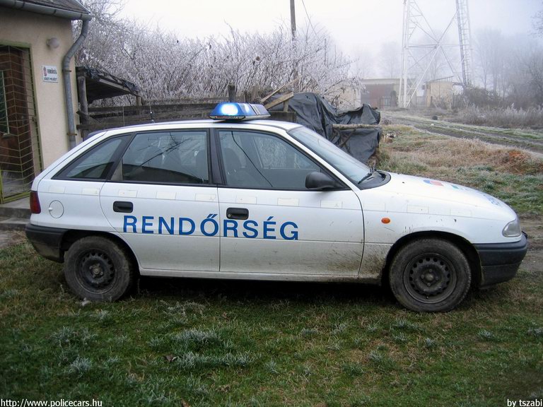 Opel Astra, fotó: tszabi
Keywords: rendőrség rendőr rendőrautó magyar Magyarország RB52-42 police policecar hungarian Hungary