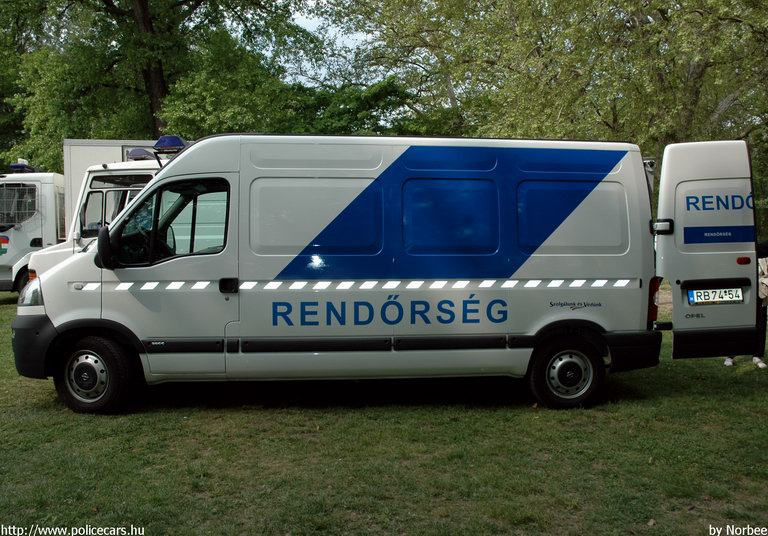 Opel Movano, fotó: Norbee
Keywords: rendőrség rendőr rendőrautó magyar Magyarország RB74-54 police policecar hungarian Hungary