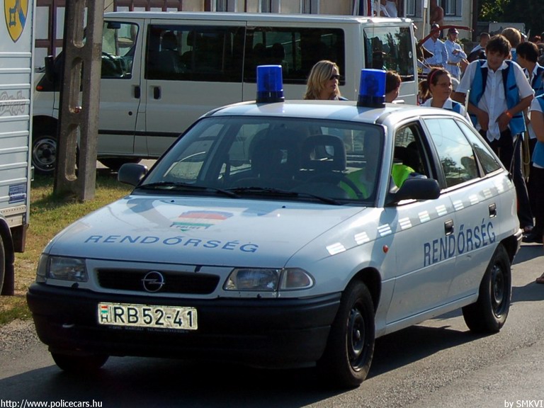 Opel Astra F, fotó: SMKVI
Keywords: rendőr rendőrség rendőrautó RB52-41 magyar Magyarország police policecar hungarian Hungary