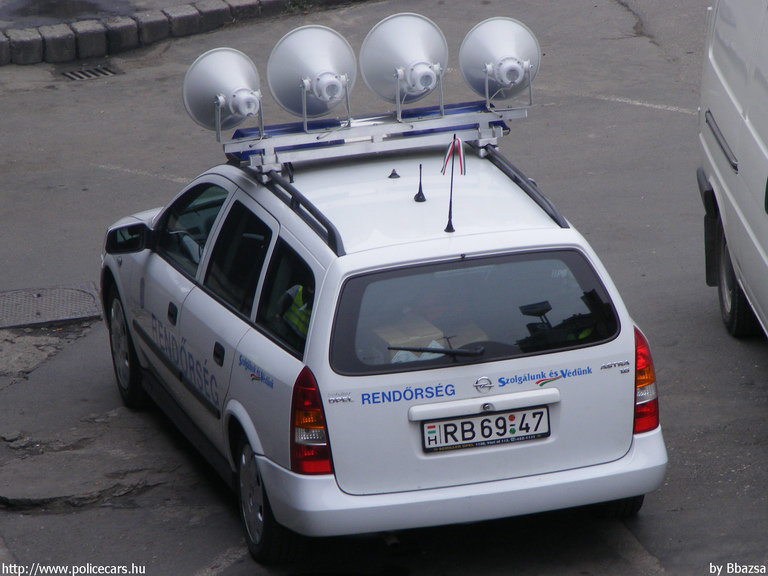 Opel Astra G, fotó: Bbazsa
Keywords: rendőr rendőrség rendőrautó magyar Magyarország RB69-47 police policecar hungarian Hungary