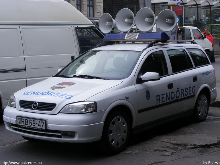 Opel Astra G, fotó: Bbazsa
Keywords: rendőr rendőrség rendőrautó magyar Magyarország RB69-47 police policecar hungarian Hungary