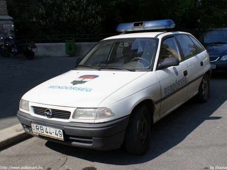 Opel Astra F, fotó: Bbazsa
Keywords: rendőr rendőrautó rendőrség magyar Magyarország RB44-49 police policecar hungarian Hungary
