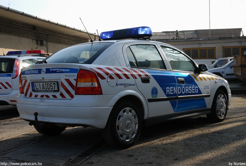 Opel Astra G, fotó: Norbee
Keywords: rendőr rendőrautó rendőrség magyar Magyarország LIA-057 police policecar hungarian Hungary