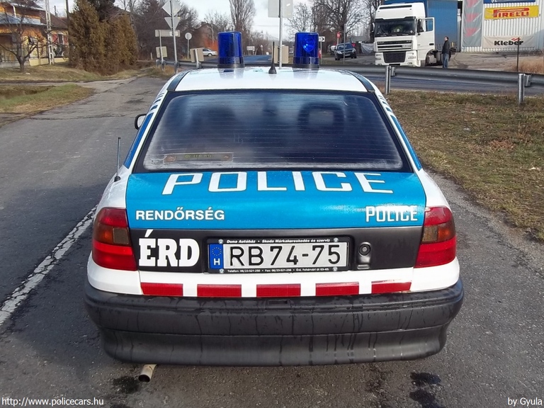 Opel Astra F, Érd, fotó: Gyula
Keywords: rendőr rendőrautó rendőrség magyar Magyarország RB74-75 police policecar hungarian Hungary