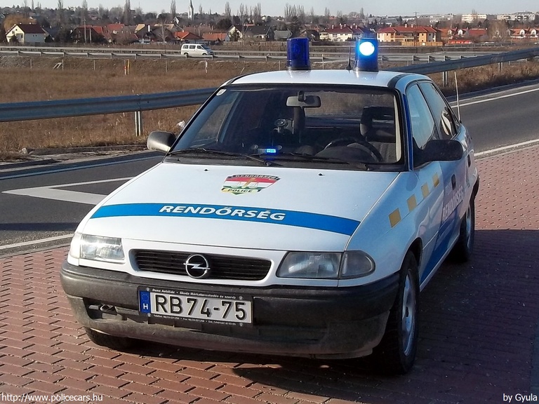 Opel Astra F, Érd, fotó: Gyula
Keywords: rendőr rendőrautó rendőrség magyar Magyarország RB74-75 police policecar hungarian Hungary