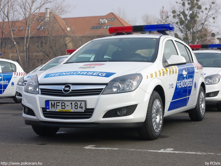 Opel Astra H, fotó: PChris
Keywords: rendőr rendőrautó rendőrség magyar Magyarország MFB-184 police policecar hungarian Hungary