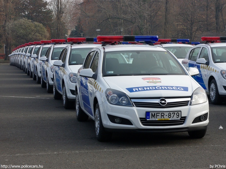 Opel Astra H, fotó: PChris
Keywords: rendőr rendőrautó rendőrség magyar Magyarország MFR-879 police policecar hungarian Hungary