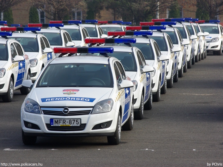 Opel Astra H, fotó: PChris
Keywords: rendőr rendőrautó rendőrség magyar Magyarország MFR-875 police policecar hungarian Hungary