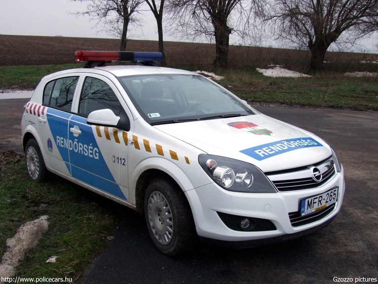 Opel Astra H, fotó: Gzozzo pictures
Keywords: rendőr rendőrautó rendőrség magyar Magyarország MFR-265 police policecar hungarian Hungary