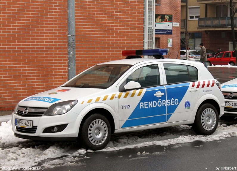 Opel Astra H, fotó: HNorbert
Keywords: rendőr rendőrautó rendőrség magyar Magyarország MFR-421 police policecar hungarian Hungary