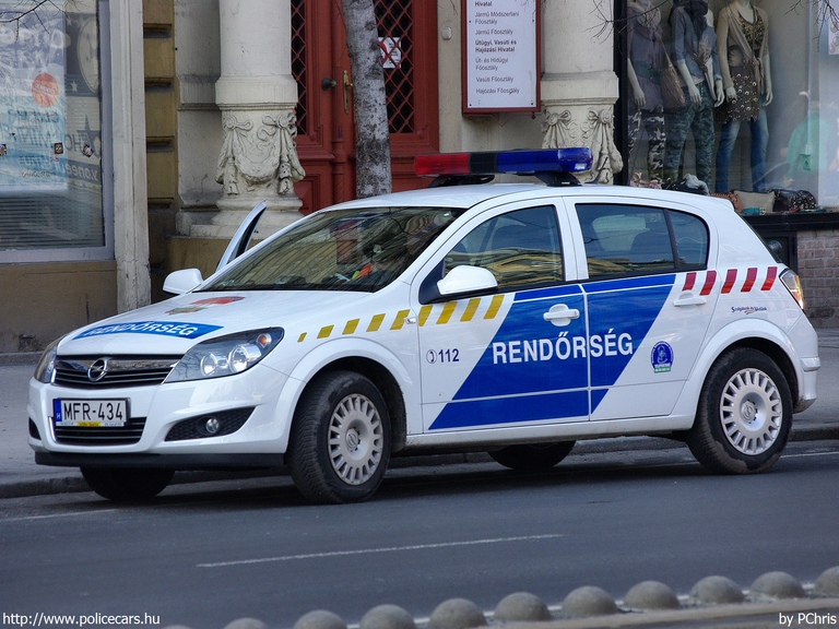 Opel Astra H, fotó: PChris
Keywords: rendőrautó rendőrség rendőr magyar Magyarország MFR-434 police policecar hungarian Hungary