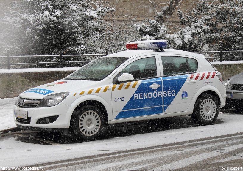 Opel Astra H, fotó: HNorbert
Keywords: rendőrautó rendőrség rendőr magyar Magyarország MFR-686 police policecar hungarian Hungary