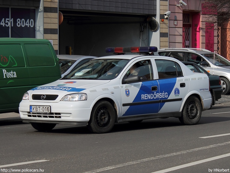 Opel Astra G, fotó: HNorbert
Keywords: rendőr rendőrautó rendőrség magyar Magyarország KBT-016 police policecar hungarian Hungary