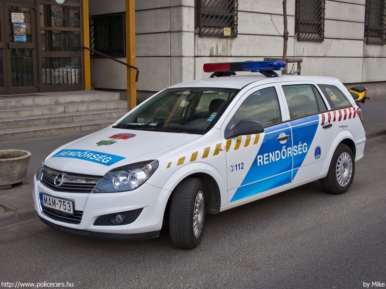 Opel Astra H, fotó: Mike
Keywords: rendőr rendőrautó rendőrség magyar Magyarország MAM-753 police policecar hungarian Hungary